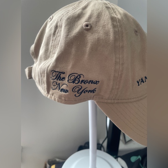 Official Yankees Stadium hat - Picture 4 of 4